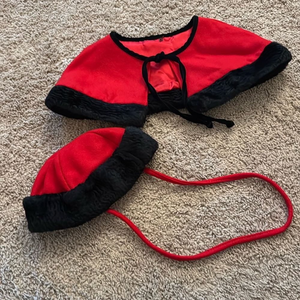 Vintage child’s shoulder wrap and hat